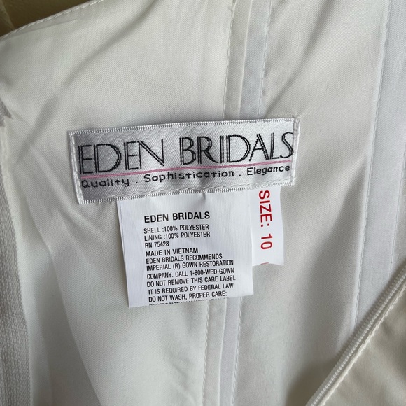 Wedding dress - Picture 12 of 13